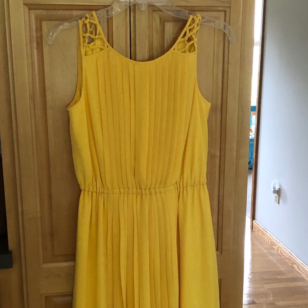 Jessica’s Simpson yellow dress